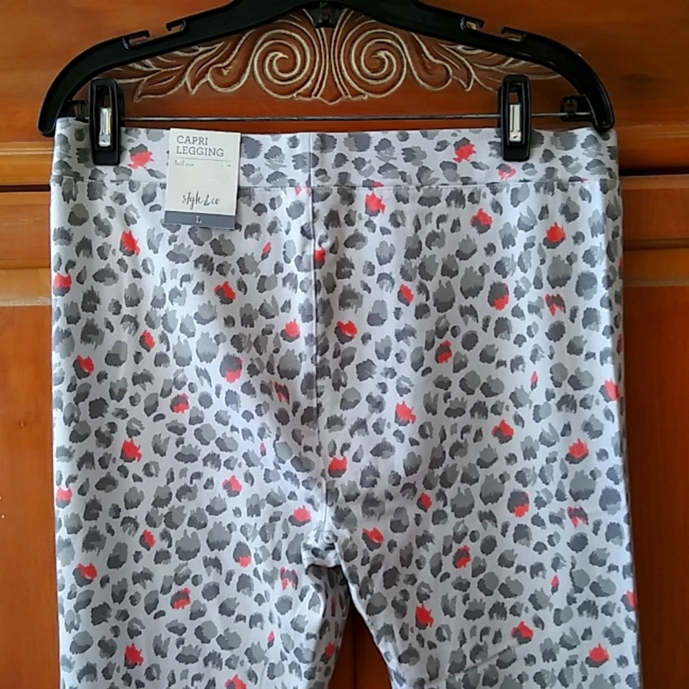 NWT Style & Co Leggings Capri Leopard Print Sz L White Grey Coral - Picture 5 of 6